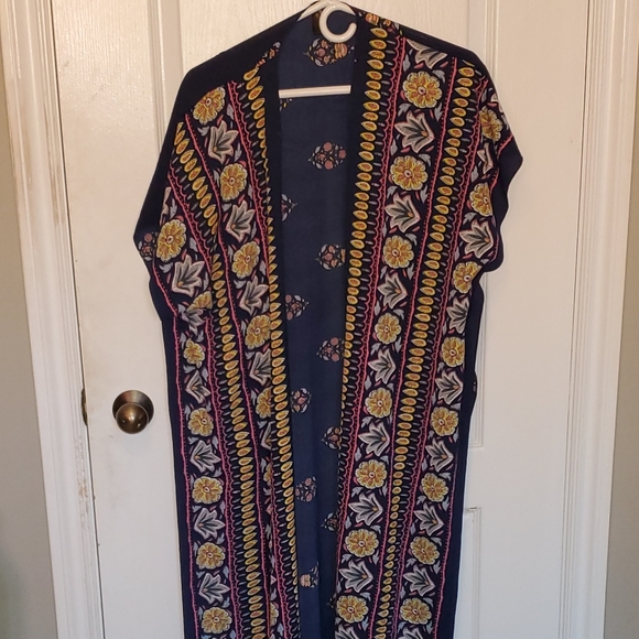 Floral Short Sleeved Shawl - Picture 1 of 3